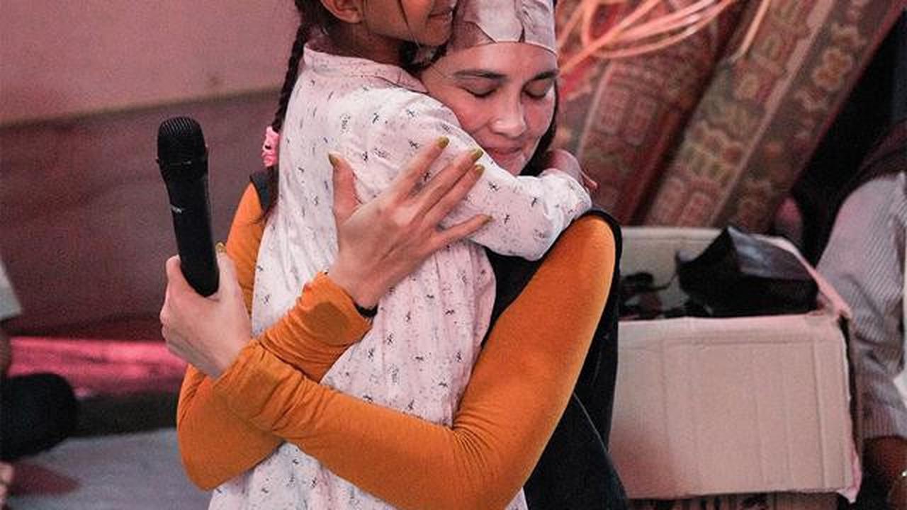6 Potret Luna Maya Kirim Bantuan ke Aceh, Tak Hanya Melihat Sisa Bencana Tapi Kuatnya Hati Manusia