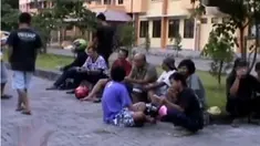 Bentrok antara anggota sebuah ormas dengan warga penghuni rusunawa, hingga pengurus Partai Hanura membakar seragam partainya. 