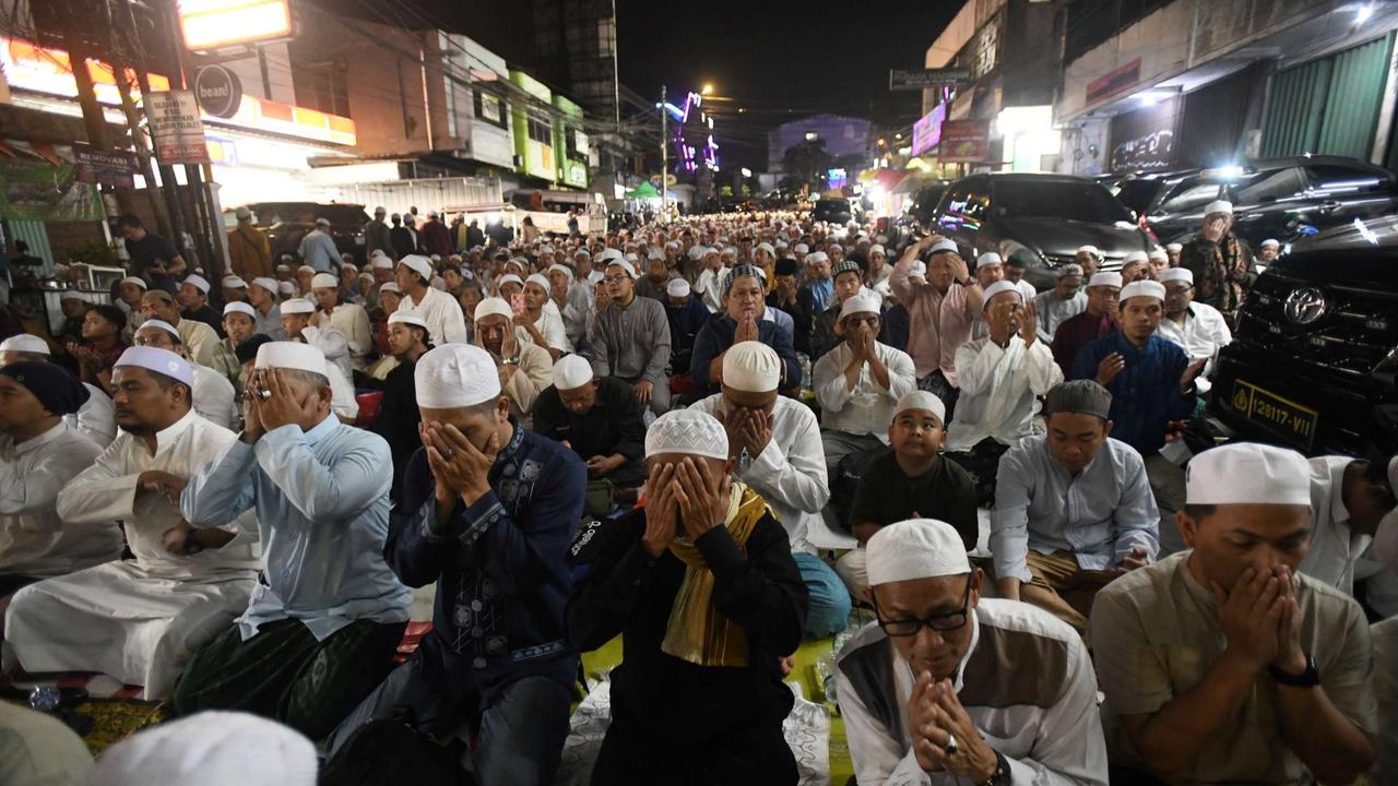 Ribuan jemaah berburu malam Lailatul Qadar di Bogor