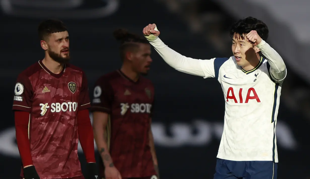 Striker Tottenham Hotspur, Son Heung-Min berselebrasi usai mencetak gol ke gawang Leeds United pada pertandingan lanjutan Liga Inggris di Tottenham Hotspur Stadium di London (2/1/2021). Penyerang asal Korea Selatan itu berhasil mencetak golnya yang ke-100 untuk Spurs. (AFP/Pool/Ian Walton)