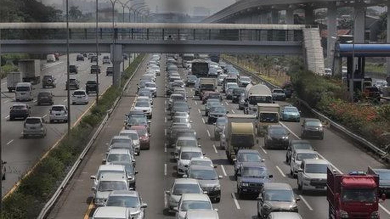 Wacana pembangunan jalan tol ini digagas oleh Wali Kota Jakarta pada saat itu yaitu Raden Sudiro pada tahun 1955
