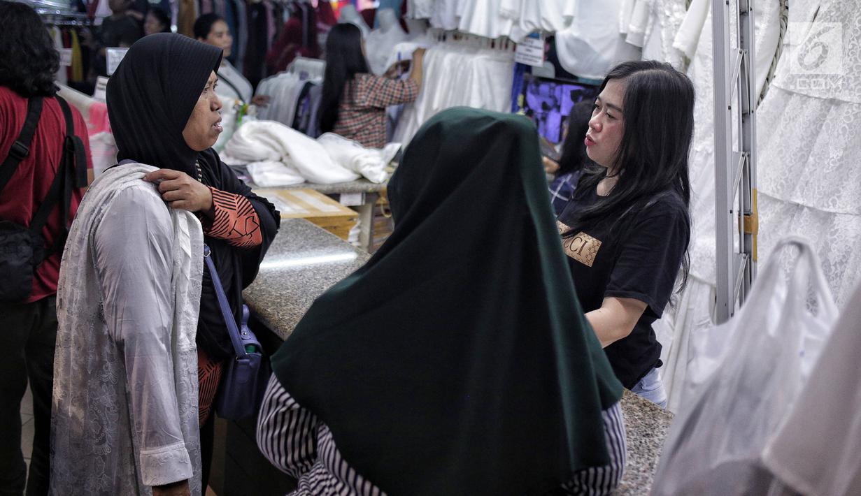 FOTO Antusiasme Pengunjung Berburu Busana  Muslim  Ramadan 