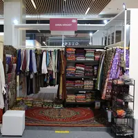 Berawal dari tahun 1982 dari tim produksi dan pengrajin dari kain songket, dengan belajar dan menempuh pendidikan membuat ia menjadi desainer. Kain mentah yang dijadikan sebuah busana dengan tampilan modern dan elegan khas sentuhan wastra Indonesia. Target pasar yang diincar merupakan dari kalangan menengah ke atas, perjalanan 40 tahun berkarya hingga memperkenalkan koleksi-koleksinya di panggung Internasional. (Foto: Parade Wastra.doc)