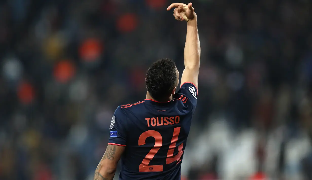 Gelandang Bayern Munchen, Corentin Tolisso berselebrasi usai mencetak gol ke gawang Crvena Zvezda pada pertandingan Grup B Liga Champions di Stadion Rajko Mitic, Belgrade, Serbia (26/11/2019). Munchen menang telak 0-6 atas Crvena Zvezda. (AP Photo/Darko Vojinovic)