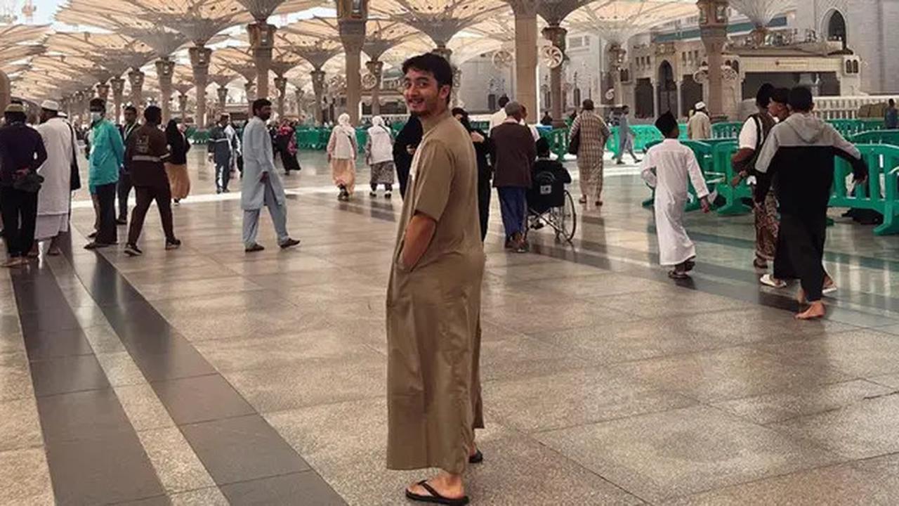 Tak heran jika penampilan Bryan Domani dalam baju koko selalu menjadi sorotan.