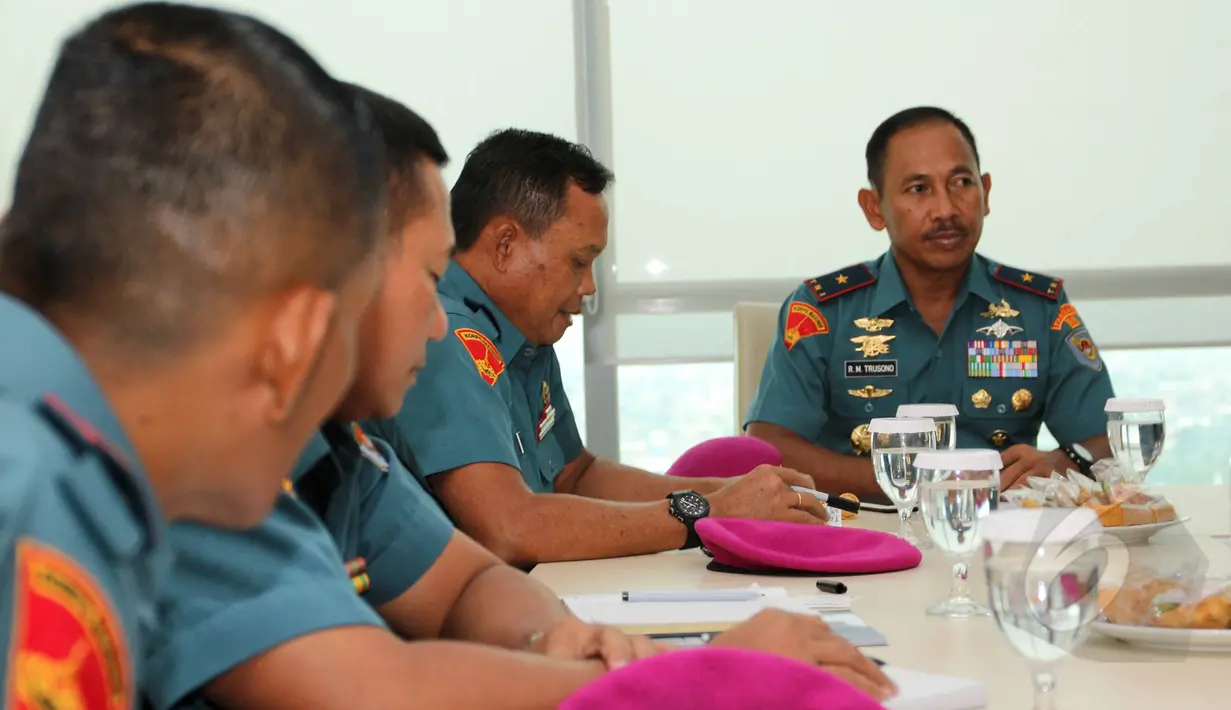 Komandan Pasukan Marinir 2 Brigadir Jenderal TNI (Mar) RM Trusono dan rombongan saat menyambangi Liputan6.com, Jakarta, Rabu (13/5/2015). Dalam kunjungannya Trusono berbagi banyak hal dengan Liputan6.com. (Liputan6.com/Helmi Afandi)