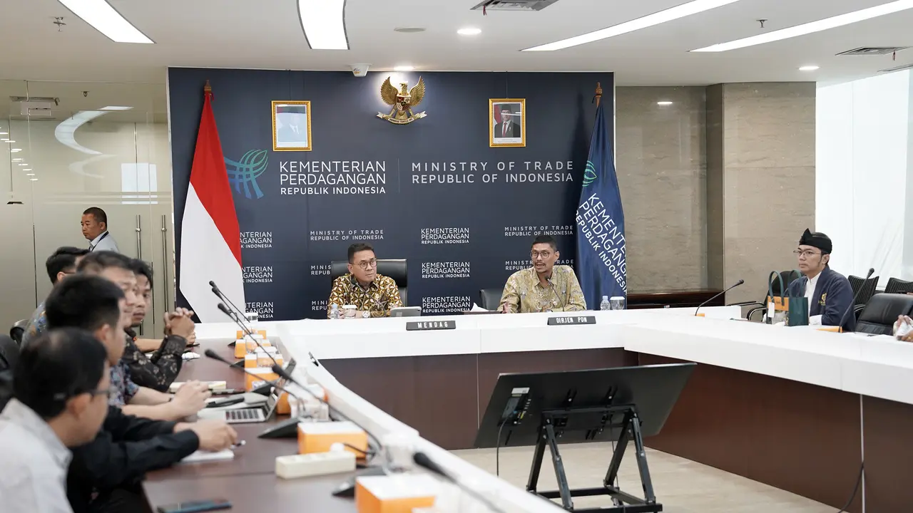 Menteri Perdagangan (Mendag) bertemu dengan para penjual dan perwakilan platform penyedia layanan lokapasar (marketplace) di kantor Kementerian Perdagangan, Jakarta. (Dok Kemendag)