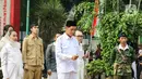 Dalam pertunjukan di depan Museum Perumusan Naskah Proklamasi tersebut juga terlihat seseorang memerankan Soekarno dan membacakan teks proklamasi Kemerdekaan Indonesia. (Liputan6.com/Herman Zakharia)