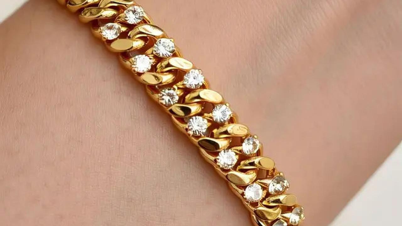 7 Model Gelang Emas Rantai dengan Batu Permata, Bikin Penampilan Harian Makin Elegan