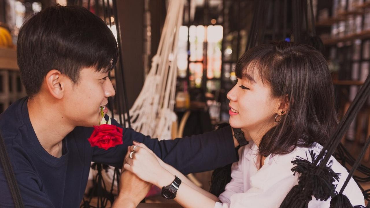 Mengenal Love Bombing, Waspadai Cinta Berlebih yang Berujung Racun
