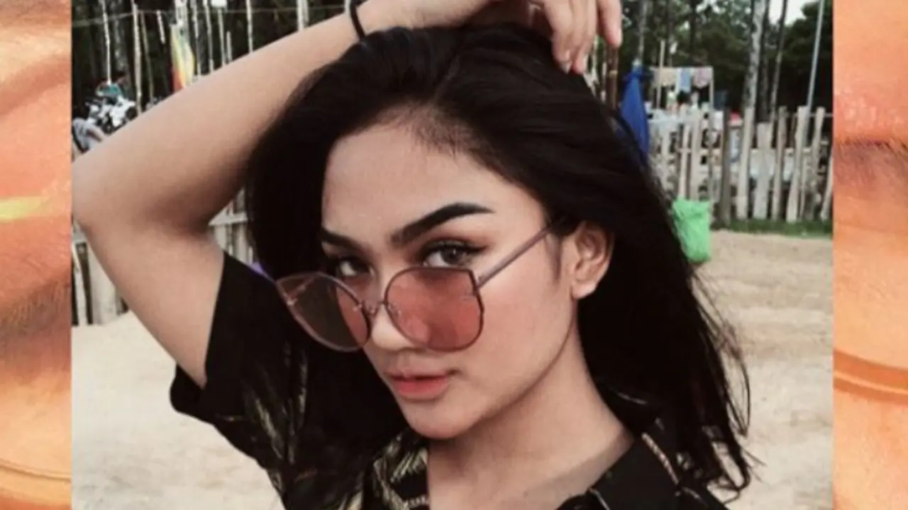 Marion Jola, si Suara Emas yang Suka Tampil Seksi dengan Makeup