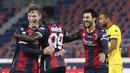 Pemain Bologna merayakan gol yang dicetak Andreas Skov Olsen ke gawang Parma pada laga lanjutan Liga Italia di di Stadion Renato Dell'Ara, Selasa (29/9/2020) dini hari WIB. Bolongna menang 4-1 atas Parma. (Filippo Rubin/LaPresse via AP)