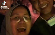 Momen Pasangan yang Tak Lagi Muda Nikmati Konser Coldplay Sambil Berdiri Ini Viral, Curi Perhatian