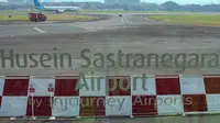 Pesawat Boeing 737-800 milik maskapai Garuda Indonesia usai mendarat di Bandara Husein Sastranegara, Bandung, Jawa Barat, Jumat 14 Agustus 2026. (Istimewa)