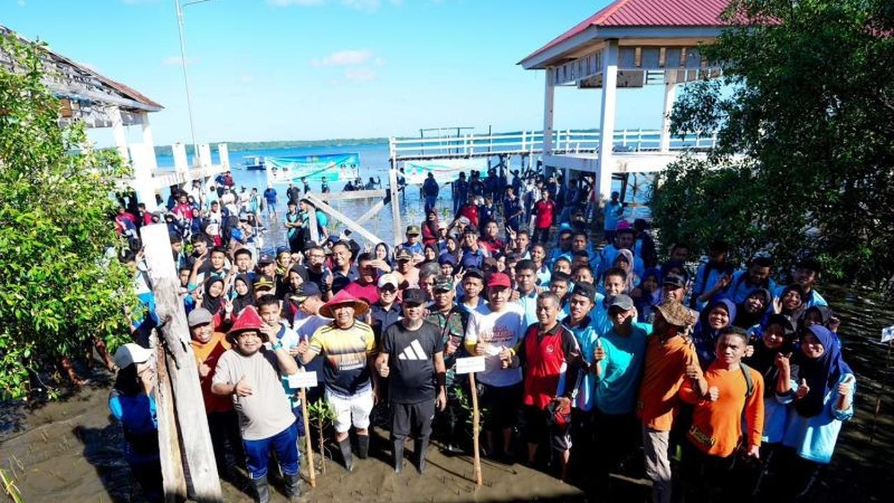 Gubernur Sulsel dan Pelajar Gelar Penanaman Mangrove Selayar, Hijaukan Pesisir