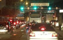 Underpass Cibubur amblas, Tol Jagorawi macet berkilo-kilo