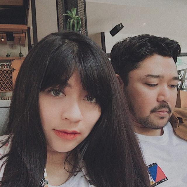 6 Potret Manis Ayu Hastari dan Suami Ini Jarang Tersorot, Sudah 6 Tahun Menikah