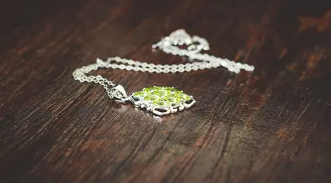 8 Arti Mimpi Kalung Putus Yang Bikin Penasaran, Ketahui Maknanya -  Lifestyle Fimela.com