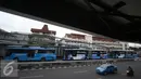 Antrian Bus Trans-Jakarta di Halte Harmoni, Jakarta, Kamis (1/12). Direktur Utama Transjakarta Budi Kaliwono menyatakan bus Transjakarta di koridor 1 sampai koridor 12 akan tetap beroperasi pada Jumat (2/12) mendatang. (Liputan6.com/Immanuel Antonius)