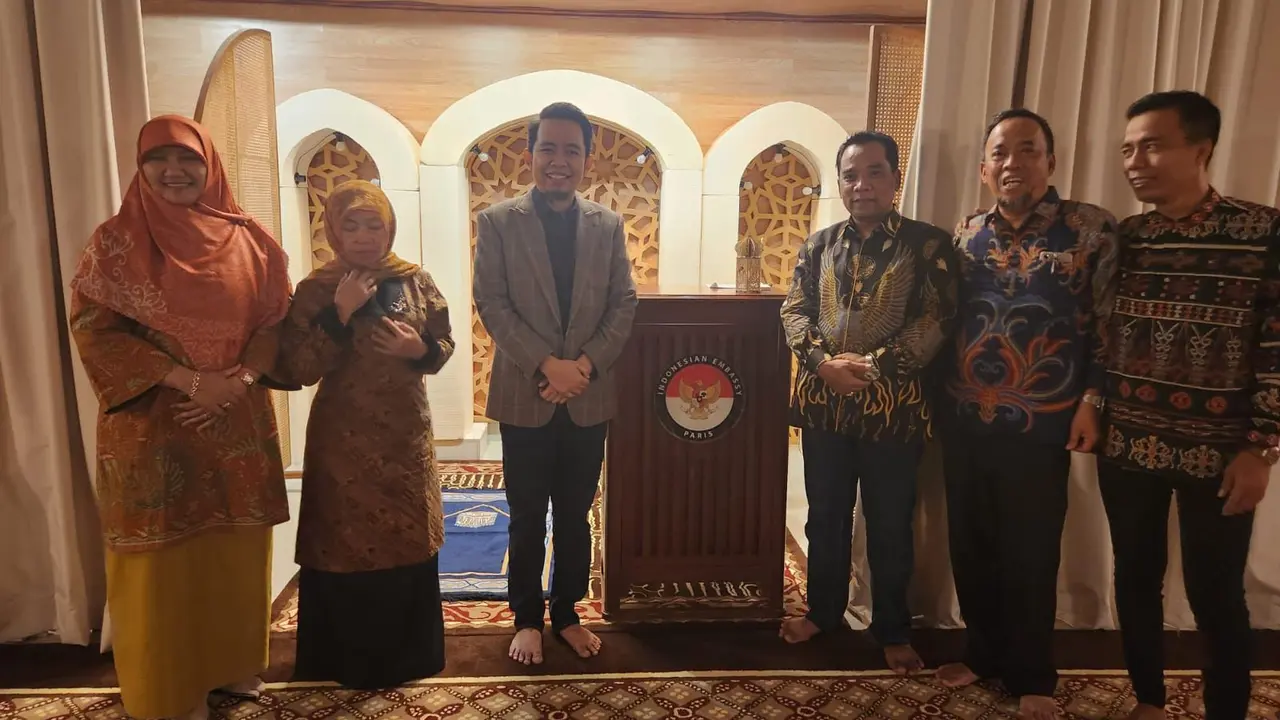 Fawait Ketua Fraksi Gerindra bersama perwakilan lintas fraksi di DPRD Jatim merayakan Maulid Nabi bersama.(Istimewa).