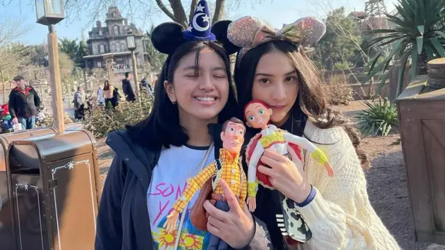 6 Potret Alleia dan Wanita yang Pernah Dikabarkan Dekat dengan Ariel, Kompak