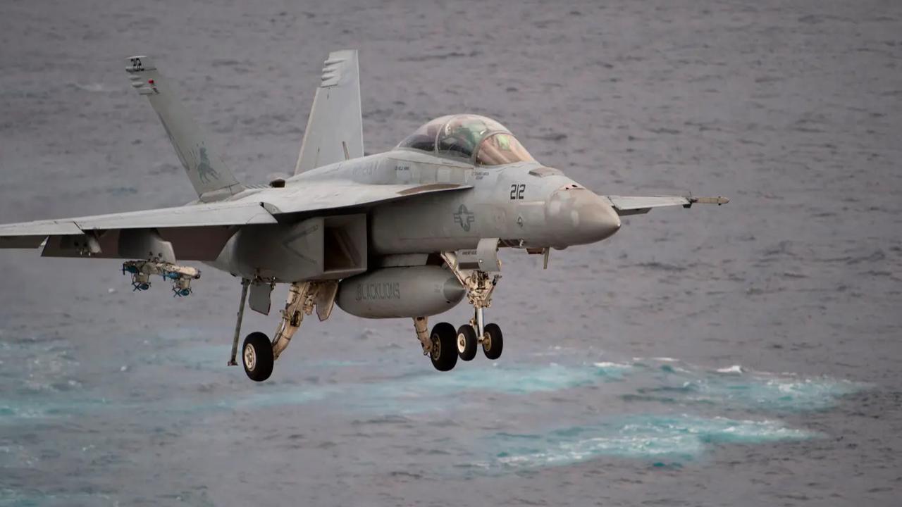 Jet Tempur Militer AS Jatuh di Lepas Pantai San Diego, Kedua Pilot Sampai Terpental