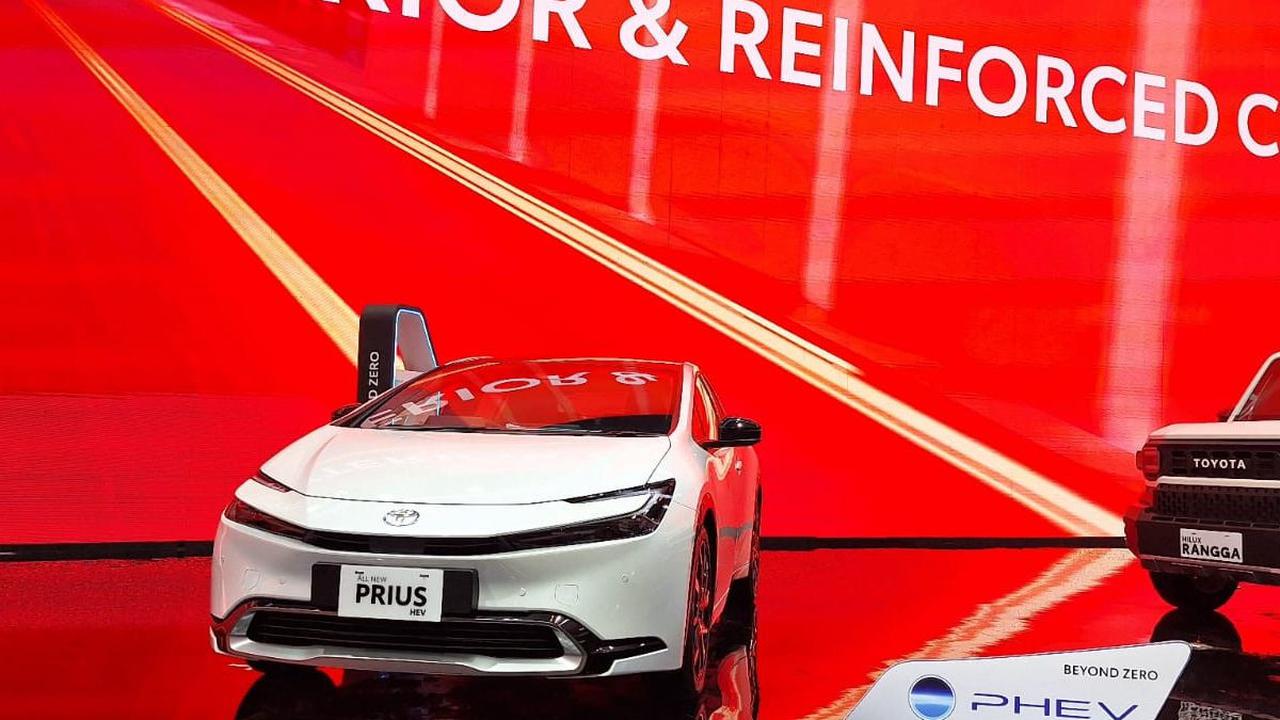 Toyota memperkenalkan Prius Hybrid dan PHEV