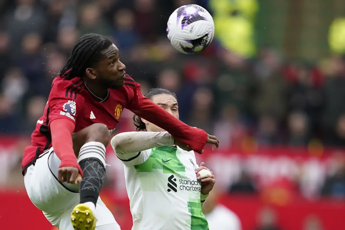Foto: Gol Penalti Mohamed Salah Gagalkan Comeback MU atas Liverpool di Old Trafford