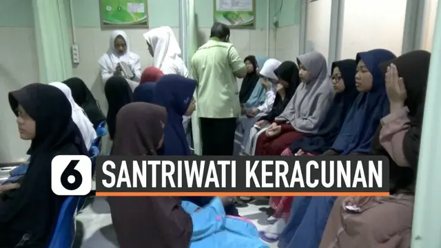 Ratusan santriwati di Ponorogo dilarikan ke rumah sakit setelah alami beberapa keluhan. Mereka diduga keracunan setelah makan ikan tongkol.