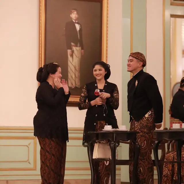 Erina Gudono tampil anggun saat peringatan 1 Suro (Instagram/erinagudono)