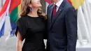 Perdana Menteri Kanada Justin Trudeau didampingi istrinya Sophie Gregoire-Trudeau tiba pada hari pertama KTT G-20 di Hamburg, Jerman utara, Jumat, (7/7). Sejumlah pemimpin negara berkumpul dalam KTT G20 pada 7-8 Juli 2017. (AP Photo/Michael Sohn)