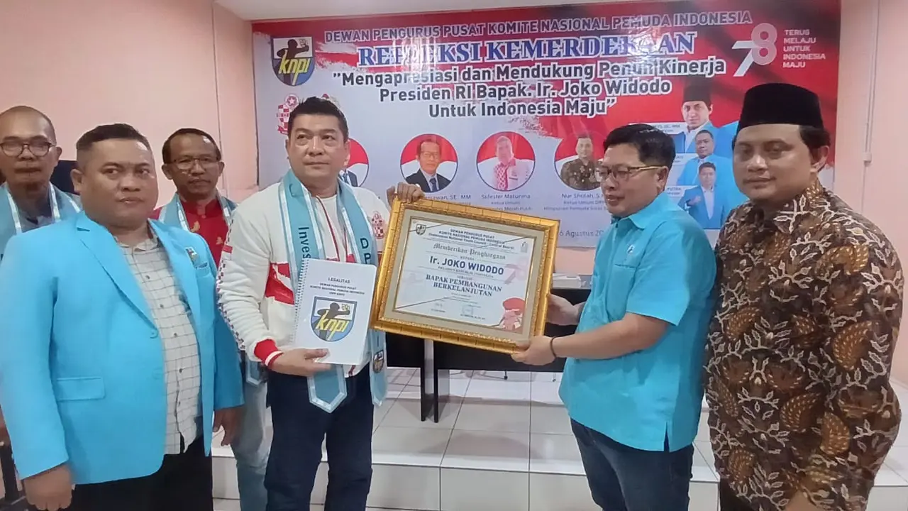 Silfester Matutina (tengah) pada acara diskusi 'Refleksi Kemerdekaan RI- Mengapresiasi dan Mendukung Penuh Kinerja Presiden Jokowi Untuk Indonesia Maju" di Kampus Akademi Tunas Bangsa Jakarta. (Istimewa)