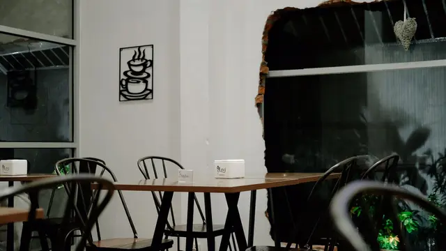 Momsky Cafe