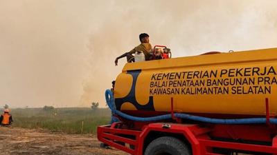 Kementerian PU Siagakan Truk Tangki Air Perkuat Penanganan Karhutla Kalsel di Musim Kemarau