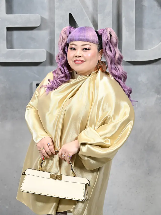 Naomi Watanabe dalam koleksi FENDI RTW AW22