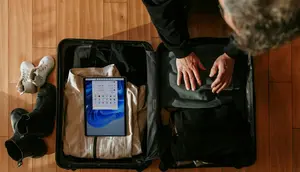 Rahasia Packing Hemat Ruang, Mulai dari Gulung Baju hingga Menata Sepatu