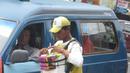 Pedagang asongan yang menjual rokok dan permen. (Source: Ist)