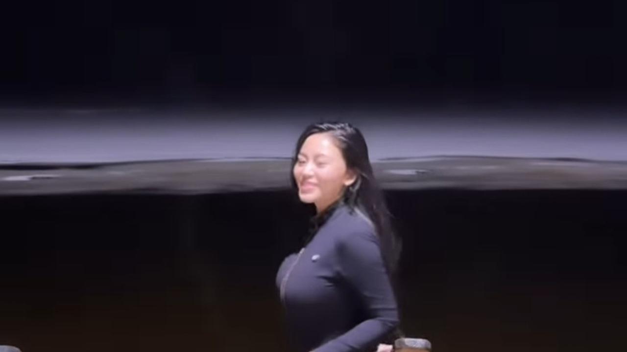 Rachel Vennya Berendam di Dalam Air Dingin