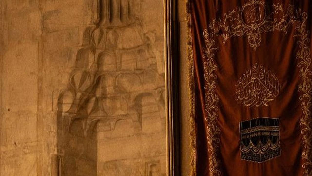 Hadist-hadist tersebut sudah sangat jelas jika hukum menjawab seruan adzan adalah sunnah.<br>