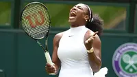 Petenis AS, Serena Williams, mengekspresikan kegembiraan seusai mengalahkan Amra Sadikovic pada babak pertama Wimbledon, Selasa (28/6/2016). (EPA/Andy Rain)