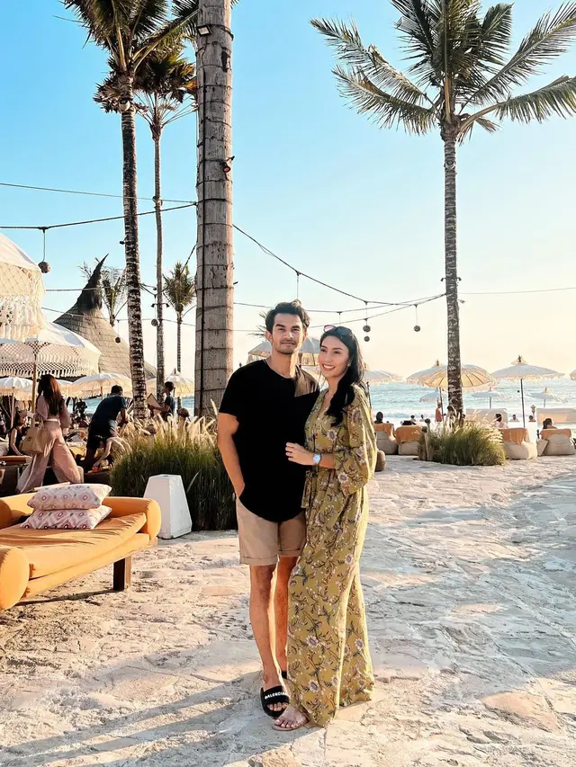 [Fimela] Tyas Mirasih dan Tengku Tezi