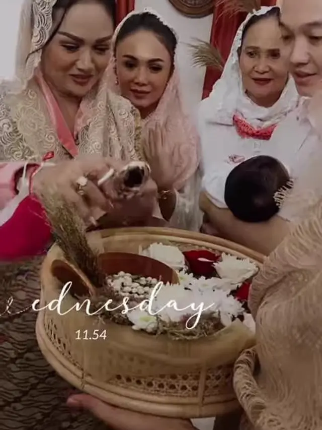 6 Potret Krisdayanti dan Yuni Sahara di Akikah Keponakan, Curi Perhatian