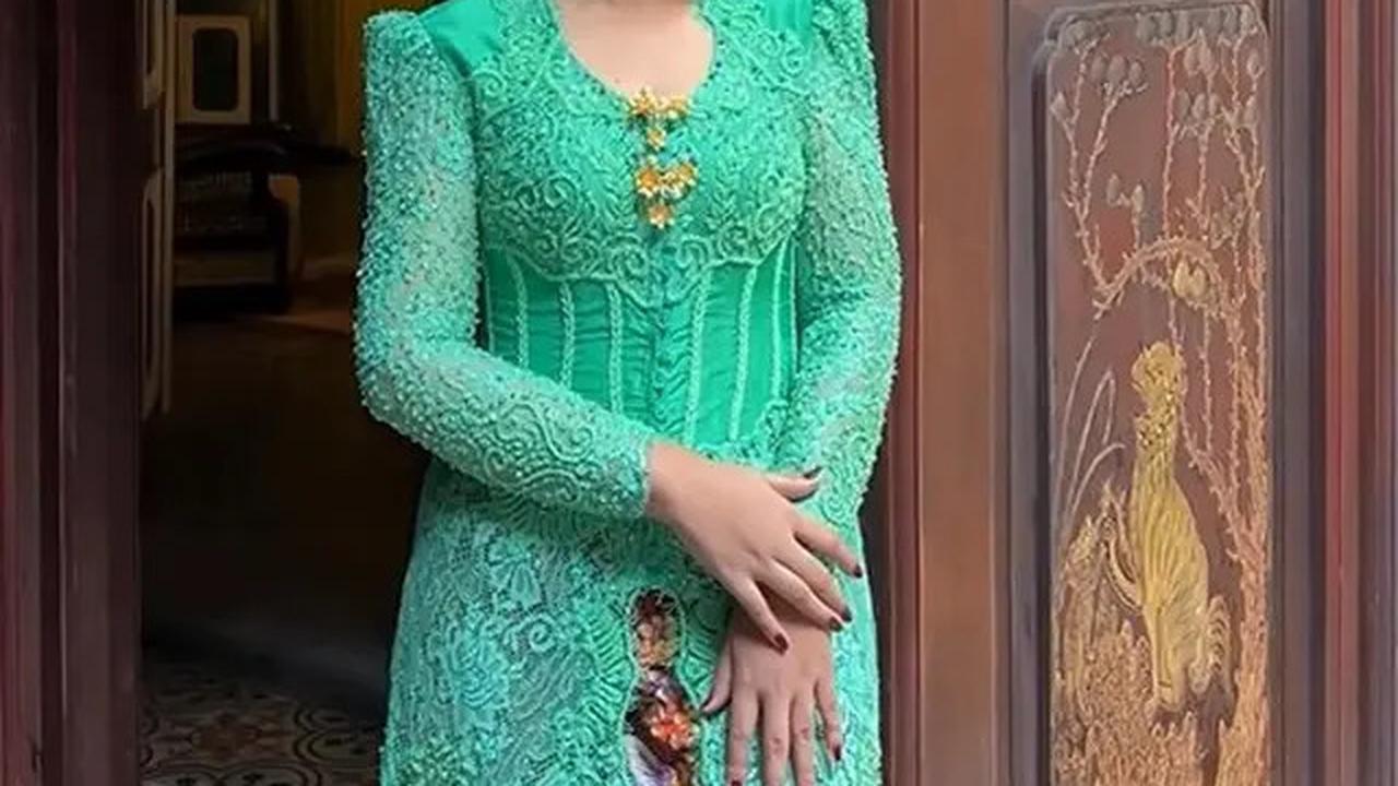 Kebaya Tosca untuk Penampilan Memukau, 4 Inspirasi dari Kahiyang Ayu hingga Tina Toon