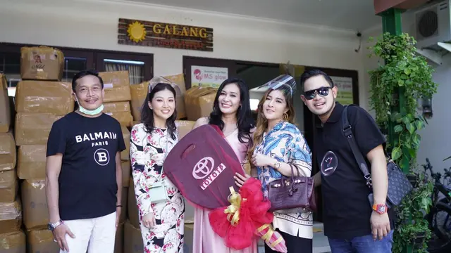 Sarwendah dan Shandy Purnamasari