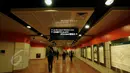 Suasana salah satu lorong terminal MRT di Singapura, Minggu (31/5/2015). MRT Singapura memiliki 113 stasiun (1 di antaranya tidak beroperasi) dengan jalur sepanjang 152,9 kilometer. (Liputan6.com/Helmi Fithriansyah)