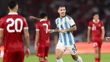 Selebrasi pemain Timnas Argentina,&nbsp;Leandro Paredes&nbsp;setelah menjebol gawang Timnas Indonesia&nbsp;dalam pertandingan FIFA Matchday 2023 melawan Timnas Indonesia di Stadion Utama Gelora Bung Karno, Jakarta, Senin (19/6/2023). (Bola.com/Bagaskara Lazuardi)