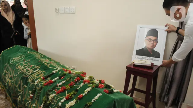 Almarhum Desmond Junaidi Mahesa