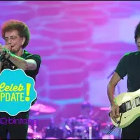 God Bless sedang mempersiapkan album terbarunya yang berisi 9 lagu daur ulang dan 3 lagu terbaru. Untuk 3 lagu terbaru ini, ada musik yang berubah karena ada pergantian posisi drummer.