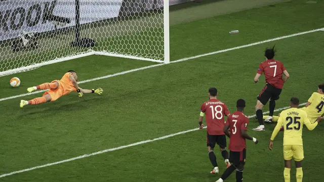 FOTO: Penalti De Gea Gagal, Villarreal Juara Liga Europa 2020/2021 usai Tundukkan Manchester United 12-11 - Edinson Cavani