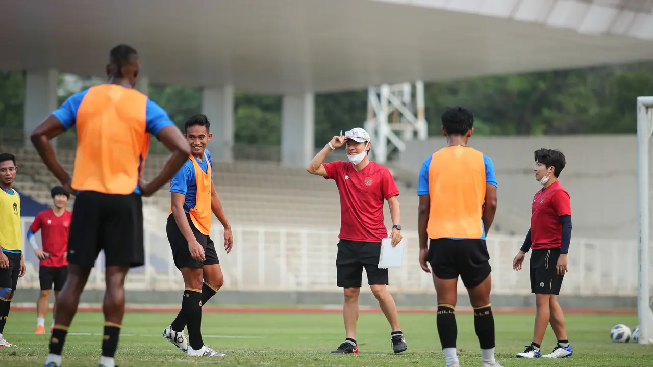 Shin Tae-yong memimpin pemusatan latihan Timnas Indonesia.
